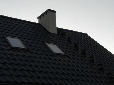pokryty czarny dach 21