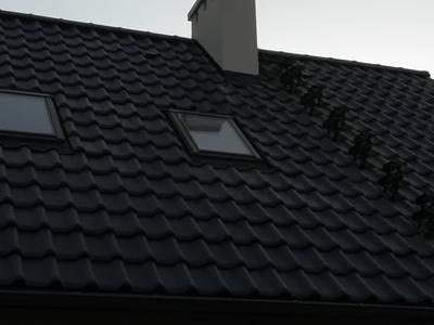pokryty czarny dach 24